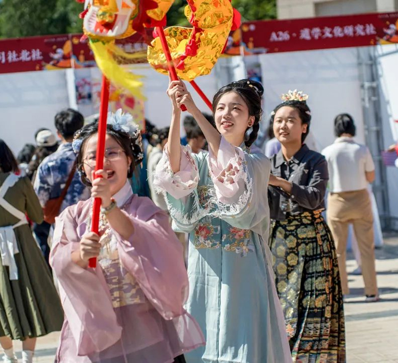 多彩社团